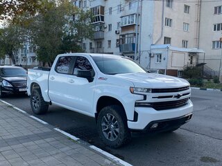 2019 Chevrolet Silverado Crew Cab IV (T1XX), белый, 4700000 рублей, вид 4