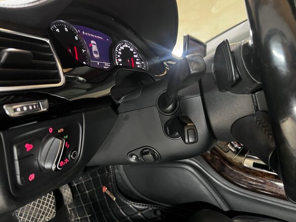 2013 Audi A8 Long III (D4) Рестайлинг, чёрный, 2000000 рублей - вид 3