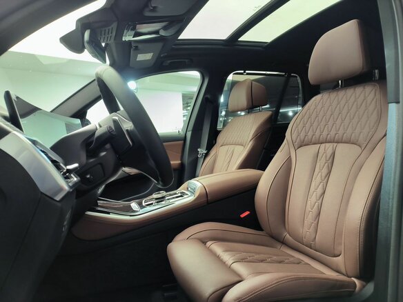 2025 BMW X5 40i IV (G05/G18) Рестайлинг, белый - вид 10