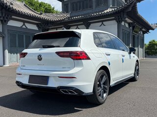 2023 Volkswagen Golf VIII, белый, 2082000 рублей, вид 4