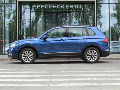 2021 Volkswagen Tiguan II Рестайлинг, синий, 2720000 рублей, вид 2