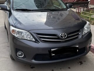 2013 Toyota Corolla X (E140, E150) Рестайлинг, серый, 900000 рублей, вид 1