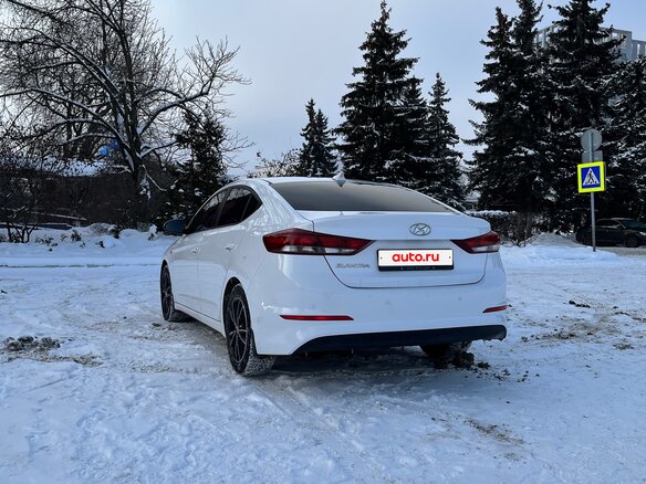2017 Hyundai Elantra VI (AD), белый, 1400000 рублей - вид 4
