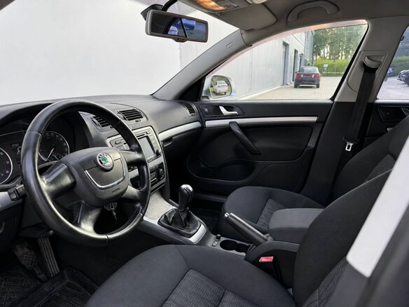 2010 Skoda Octavia II (A5) Рестайлинг, серебристый, 650000 рублей - вид 8