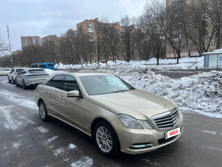 2011 Mercedes-Benz E-Класс 200 7G-Tronic IV (W212, S212, C207), золотистый, 1300000 рублей, вид 2
