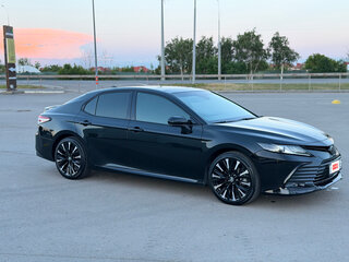 2023 Toyota Camry VIII (XV70) Рестайлинг, бежевый, 3900000 рублей, вид 2