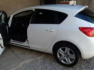2011 Opel Astra J, белый, 650000 рублей, вид 4