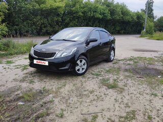 2015 Kia Rio III Рестайлинг, чёрный, 700000 рублей, вид 1