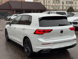 2023 Volkswagen Golf VIII, белый, 2220000 рублей, вид 5