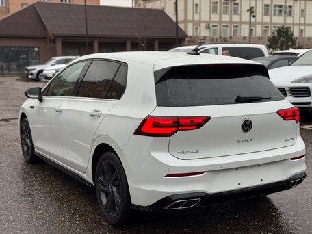 2023 Volkswagen Golf VIII, белый, 1940000 рублей, вид 5
