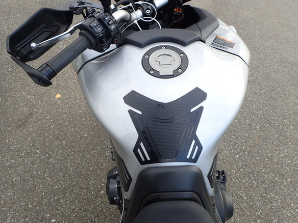 2021 Yamaha MT-09 Tracer (FJ-09), серый, 1219000 рублей - вид 22