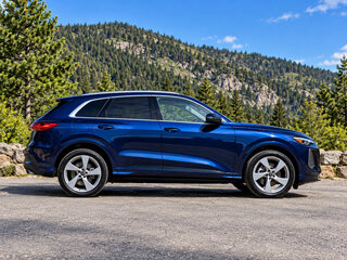 2026 Audi Q5 40 TDI III (GU), синий, 7860000 рублей, вид 3
