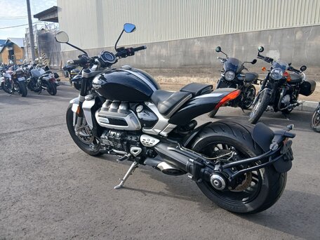 2021 Triumph Rocket 3, чёрный, 2127000 рублей, вид 5