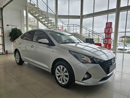 2020 Hyundai Solaris II Рестайлинг, серебристый, 1830000 рублей, вид 4
