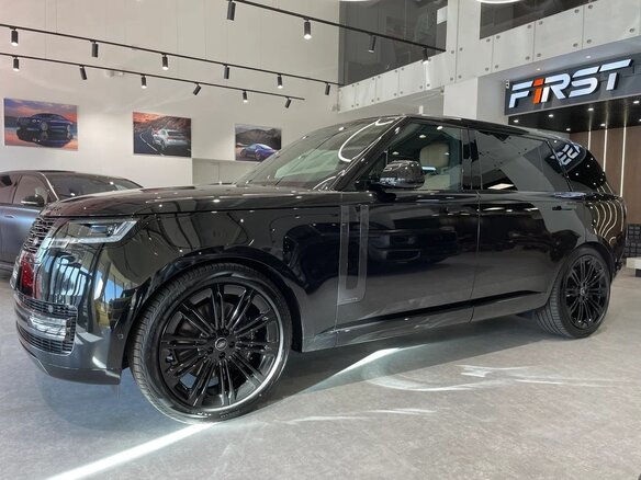 2026 Land Rover Range Rover P530 MHEV Long V, чёрный, 27000000 рублей - вид 5