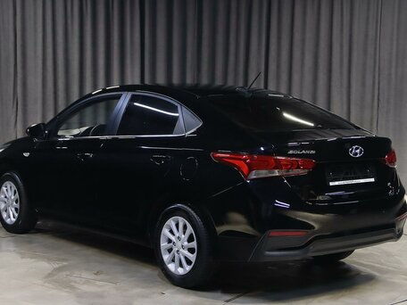2018 Hyundai Solaris II, чёрный, 1049000 рублей, вид 4