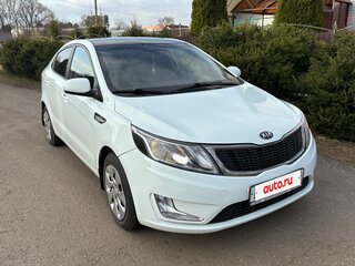 2012 Kia Rio 4-speed III, белый, 850000 рублей, вид 3