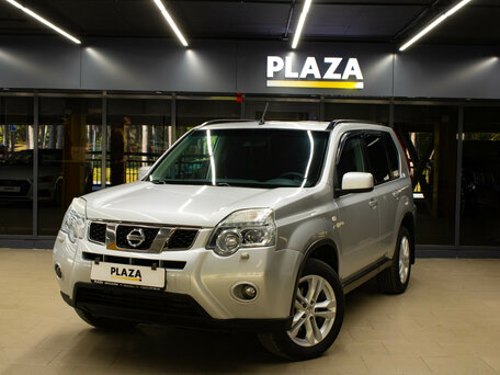2011 Nissan X-Trail II Рестайлинг, серебристый, 1350000 рублей, вид 1
