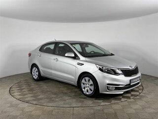 2016 Kia Rio III Рестайлинг, серебристый, 1165000 рублей, вид 3
