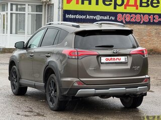 2017 Toyota RAV4 IV (XA40) Рестайлинг, коричневый, 2299000 рублей, вид 4