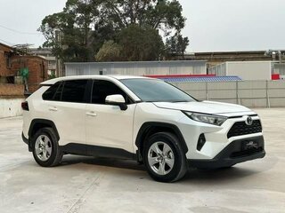 2024 Toyota RAV4 V (XA50), белый, 3605005 рублей, вид 3