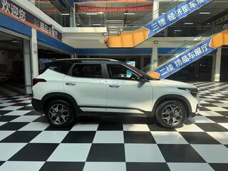2021 Kia KX3, белый, 1730000 рублей, вид 4