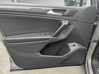 2017 Volkswagen Tiguan II, серебристый, 2155000 рублей, вид 4