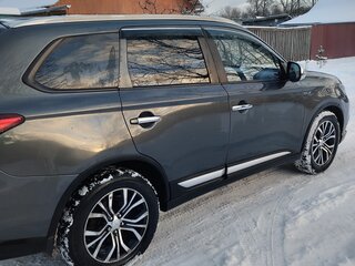 2016 Mitsubishi Outlander III Рестайлинг 2, серый, 1550000 рублей, вид 4