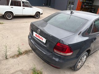 2018 Volkswagen Polo V Рестайлинг, жёлтый, 700000 рублей, вид 3