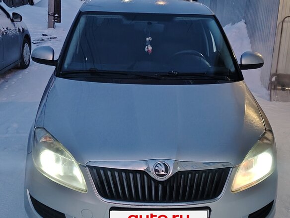 2013 Skoda Fabia II Рестайлинг, серебристый, 420000 рублей