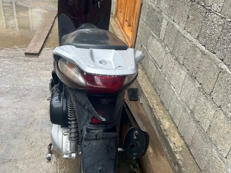 2007 Honda SH, красный, 150000 рублей, вид 3
