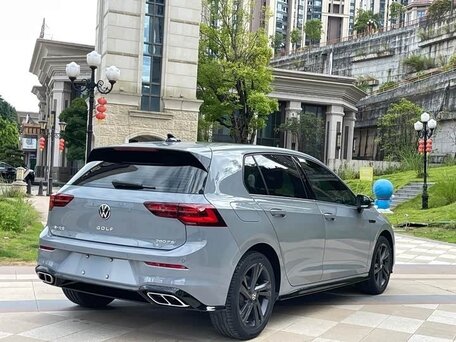 2023 Volkswagen Golf VIII, серый, 2250000 рублей, вид 4