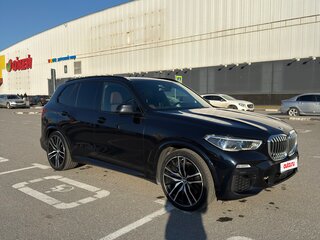 2019 BMW X5 50i IV (G05/G18), чёрный, 5699999 рублей, вид 2