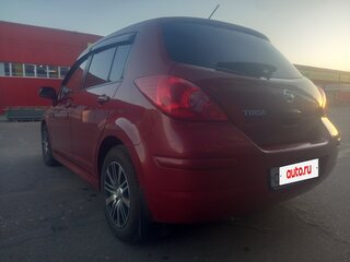 2011 Nissan Tiida I Рестайлинг, красный, 900000 рублей, вид 5