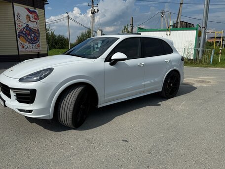 2016 Porsche Cayenne Turbo II Рестайлинг (958), белый, 4750000 рублей, вид 4