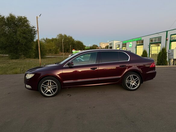 2010 Skoda Superb II, пурпурный, 950000 рублей - вид 4
