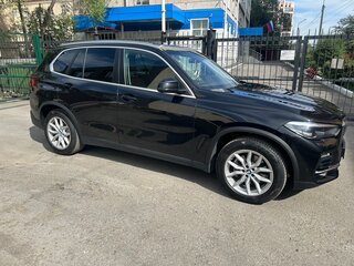 2021 BMW X5 25d IV (G05/G18), чёрный, 6500000 рублей, вид 4