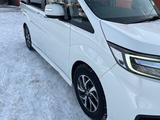 2017 Honda Stepwgn Spada V, белый, 2000000 рублей, вид 2