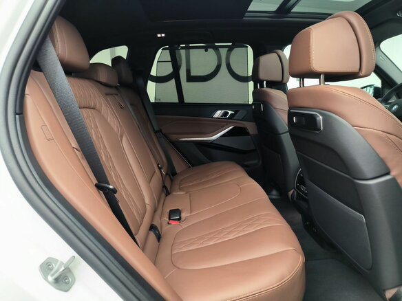 2025 BMW X5 40i IV (G05/G18) Рестайлинг, белый - вид 11