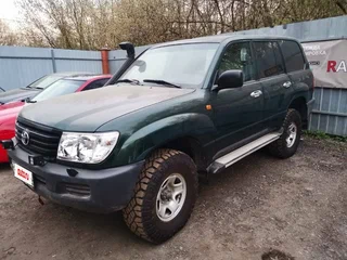 2005 Toyota Land Cruiser 105 100 Series Рестайлинг 1, зелёный, 4500000 рублей, вид 3