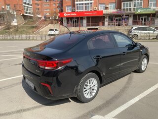 2018 Kia Rio IV, чёрный, 1300000 рублей, вид 4