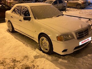 1997 Mercedes-Benz C-Класс 240 I (W202) Рестайлинг, белый, 700000 рублей, вид 1