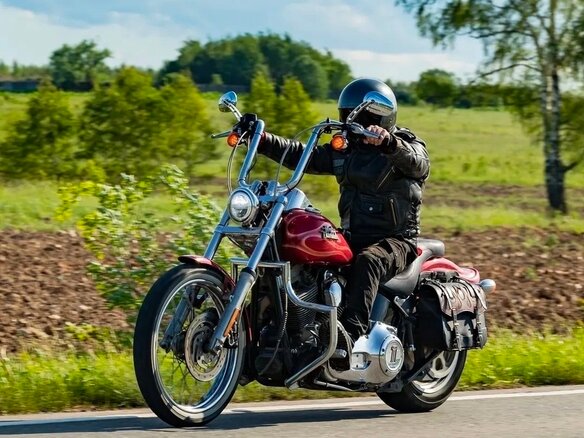 2005 Harley-Davidson Softail Standard, красный, 850000 рублей