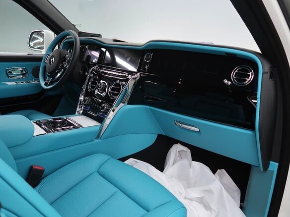 2025 Rolls-Royce Cullinan I Рестайлинг (Series II), чёрный, 66690000 рублей - вид 2