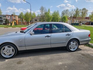 1997 Mercedes-Benz E-Класс 240 II (W210, S210), серебристый, 750000 рублей, вид 4