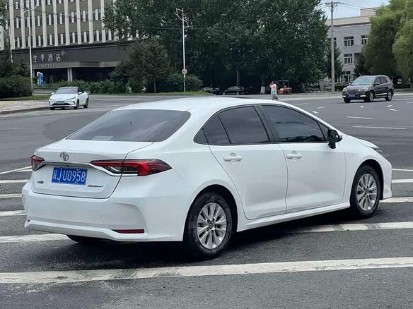 2022 Toyota Corolla XII (E210) Рестайлинг, белый - вид 3