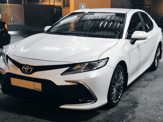 2021 Toyota Camry VIII (XV70) Рестайлинг, белый, 3350000 рублей, вид 1