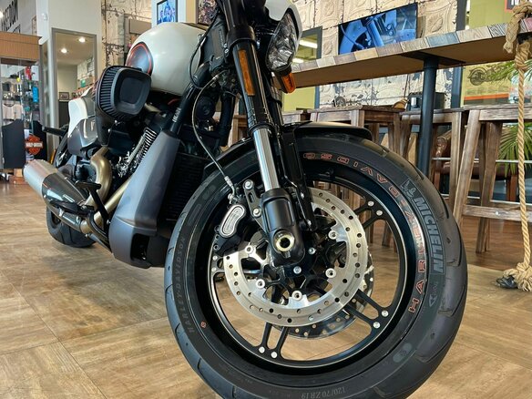2018 Harley-Davidson FXDR 114, белый, 2200000 рублей - вид 16