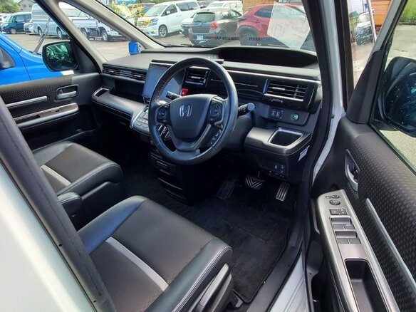 2018 Honda Stepwgn Spada V Рестайлинг, белый, 2298000 рублей - вид 7