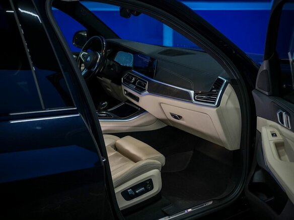2021 BMW X5 40i IV (G05/G18), синий, 6909000 рублей - вид 12